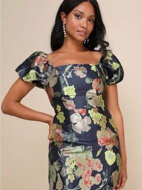Lulu's Navy Floral Puff-Sleeve Square Neck Tunic
